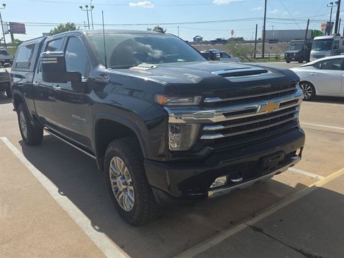 Used 2022 Chevrolet Silverado 2500 High Country w/ Technology Package AWD/4WD image 11