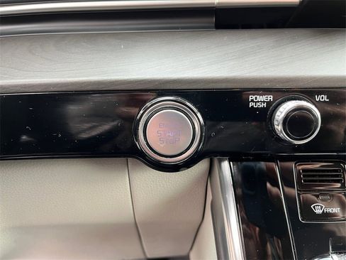 Used 2022 Kia Carnival SX image 24