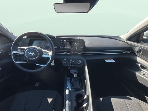 Certified 2026 Hyundai Elantra SE FWD image 9