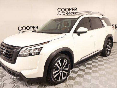 Used 2024 Nissan Pathfinder Platinum AWD/4WD image 10