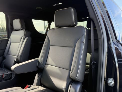 New 2026 Chevrolet Suburban Premier image 30