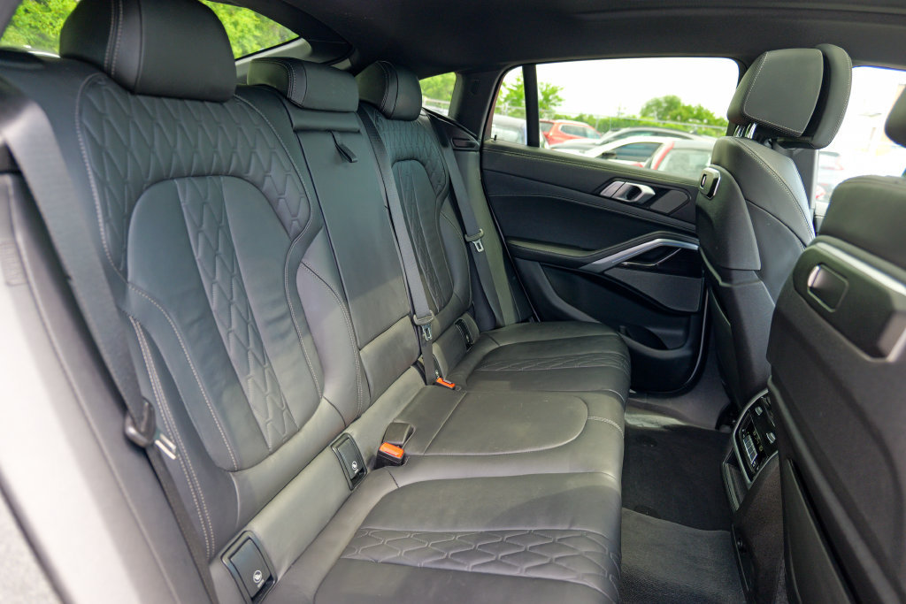 Used 2024 BMW X6 xDrive40i w/ Premium Package AWD/4WD image 33