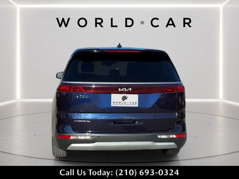 Used 2024 Kia Carnival LX FWD image 4