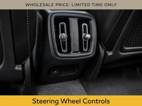 Used 2025 Volvo XC40 B5 Plus image 18