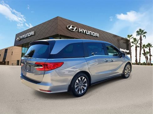 Used 2024 Honda Odyssey EX-L image 3