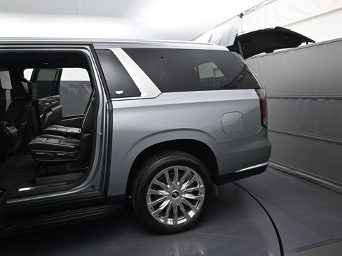 Used 2024 Cadillac Escalade ESV Premium Luxury AWD/4WD image 13