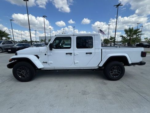 New 2025 Jeep Gladiator Sport image 5