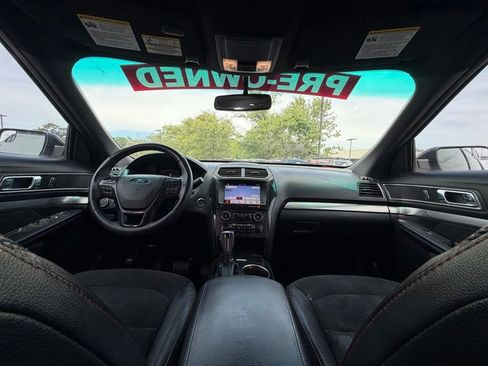 Used 2018 Ford Explorer XLT w/ Equipment Group 202A FWD image 27