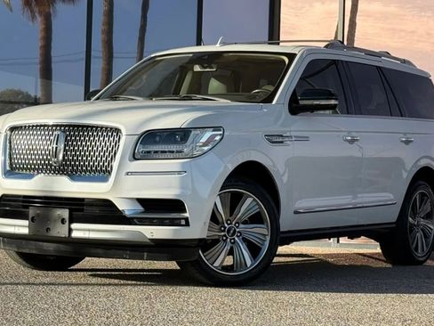 Used 2019 Lincoln Navigator Reserve image 2