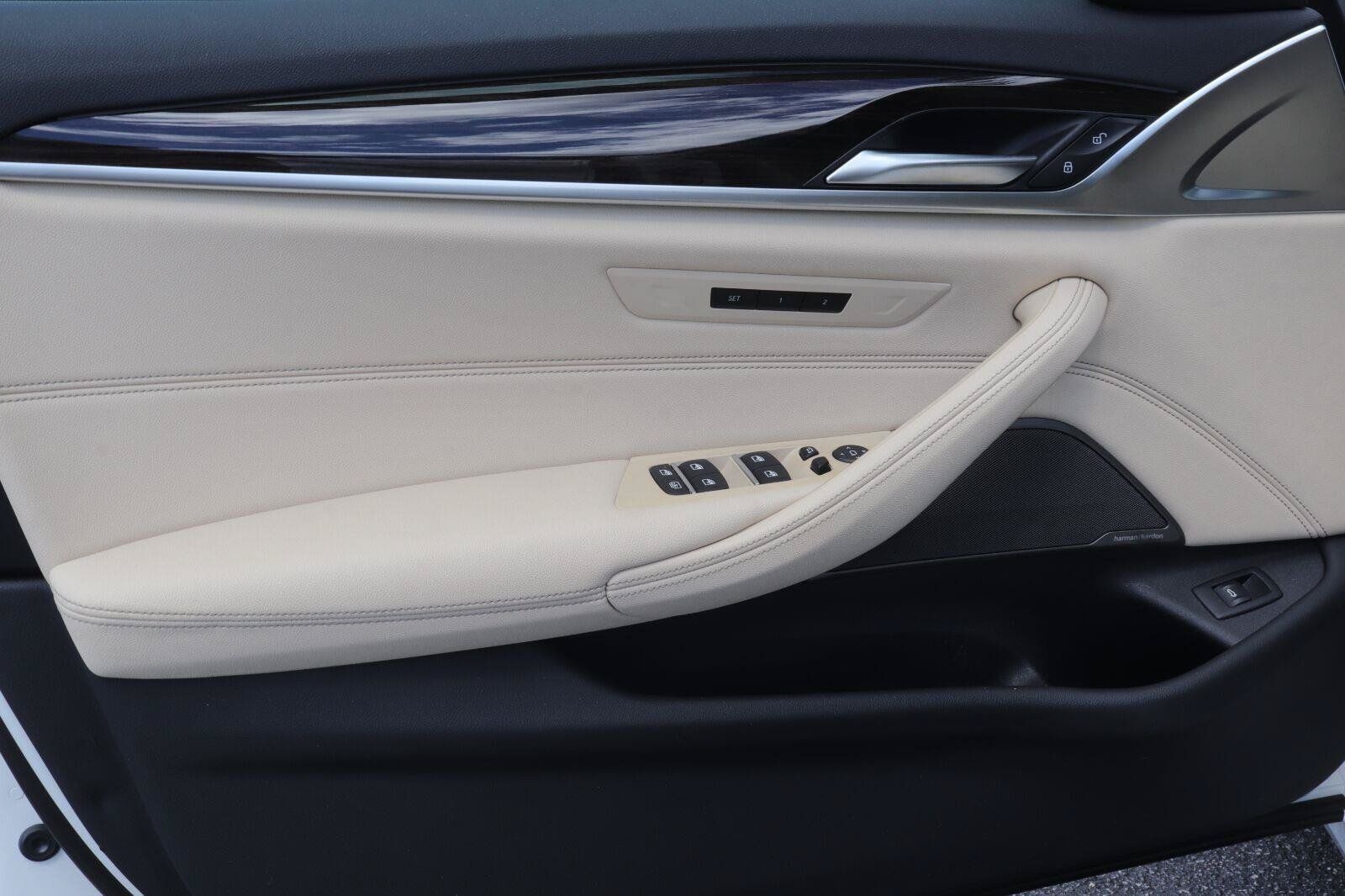 Used 2023 BMW 540i w/ Premium Package RWD image 9