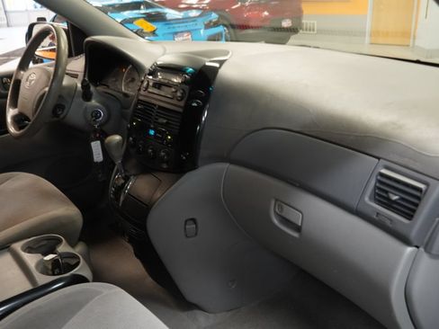 Used 2004 Toyota Sienna FWD image 23