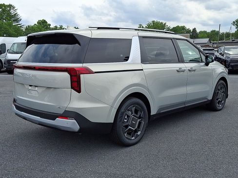 New 2026 Kia Carnival EX FWD image 3