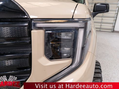 Used 2023 GMC Sierra 1500 Elevation w/ Preferred Package AWD/4WD image 8
