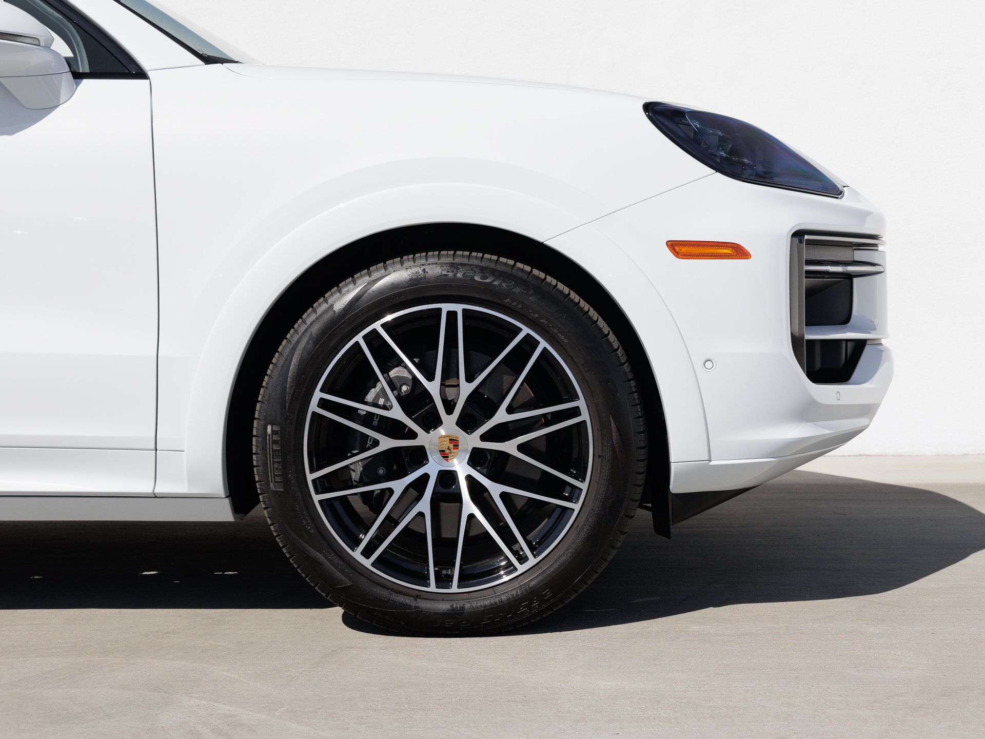 Certified 2025 Porsche Cayenne AWD/4WD image 11