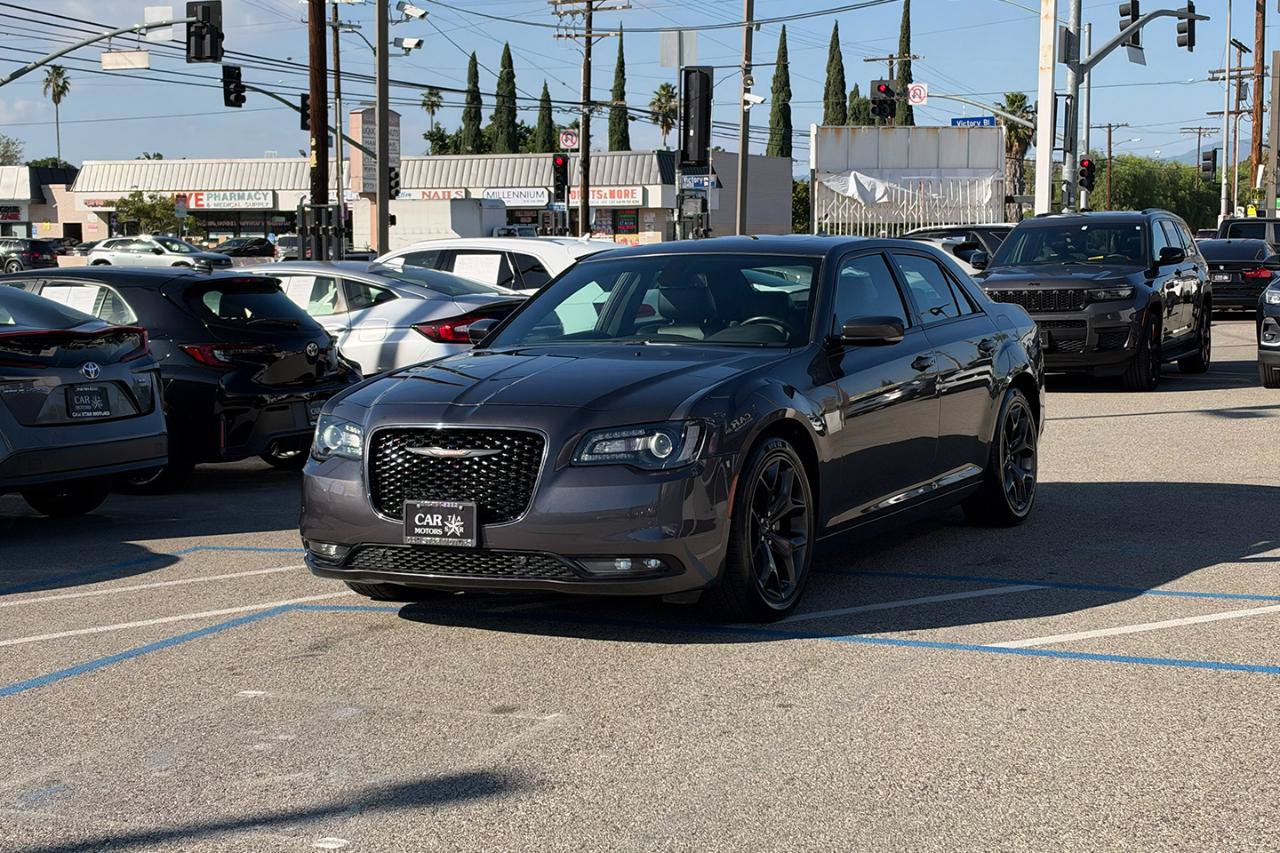 Used 2022 Chrysler 300 S RWD image 2