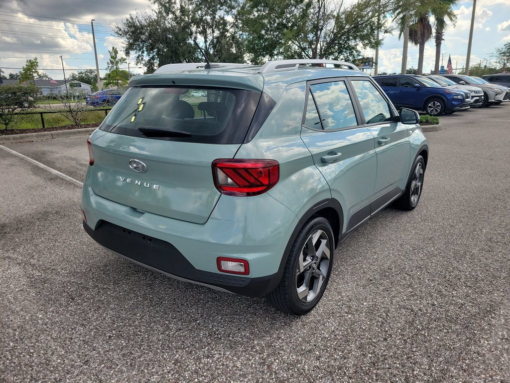 Used 2025 Hyundai Venue SEL FWD image 3