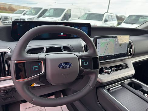 New 2025 Ford Expedition Active image 9