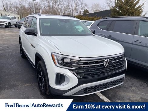 New 2026 Volkswagen Atlas Peak Edition image 1