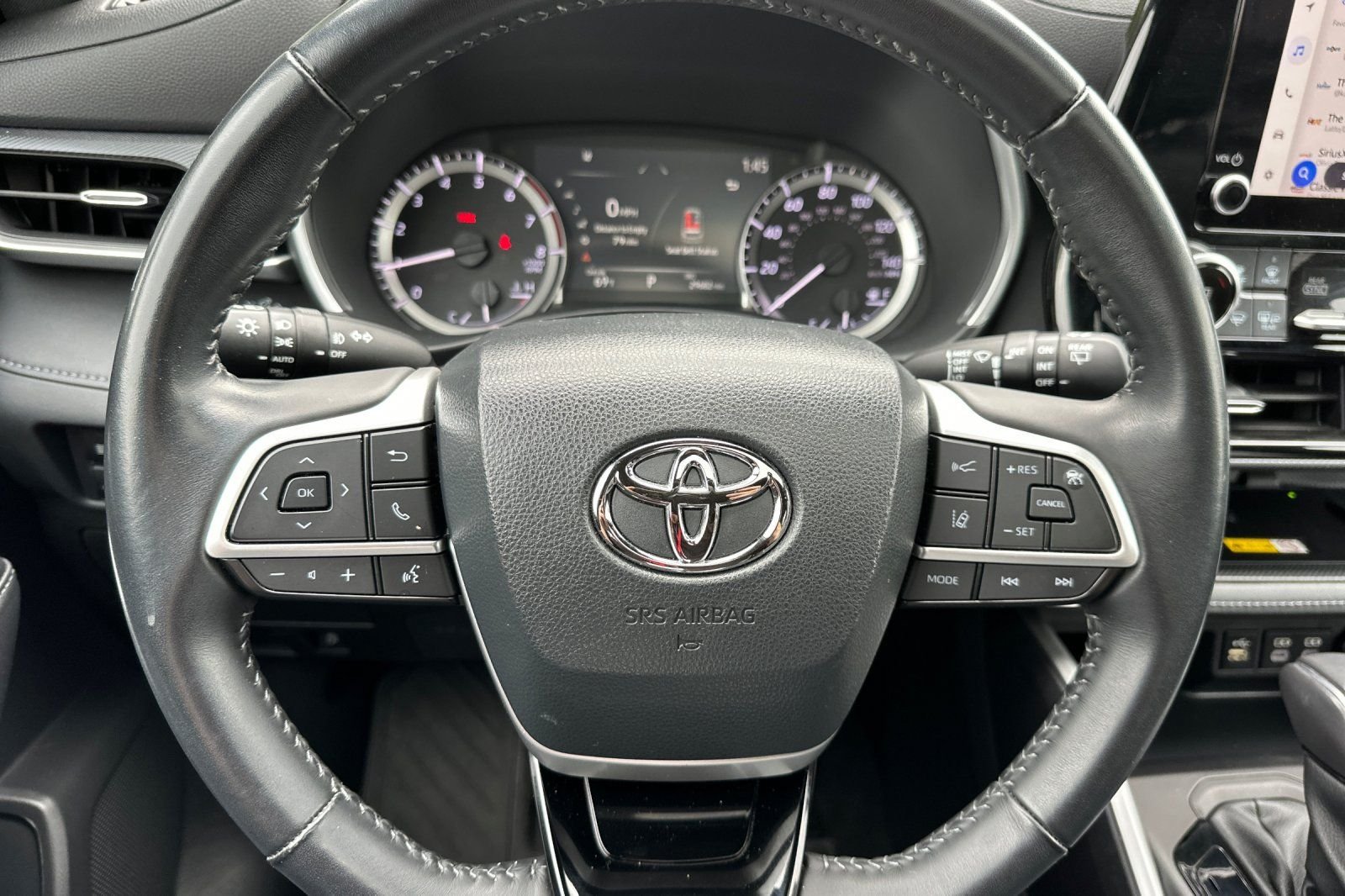 Used 2023 Toyota Highlander XSE AWD/4WD image 27