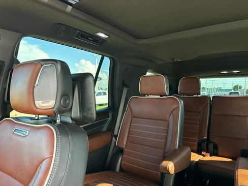 Used 2023 GMC Yukon Denali Ultimate AWD/4WD image 9
