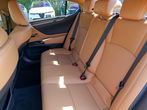 Used 2023 Lexus ES 350 w/ Premium Package FWD image 28