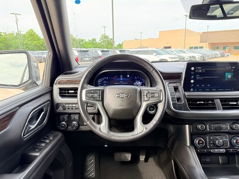 Used 2022 Chevrolet Tahoe Z71 w/ Luxury Package AWD/4WD image 15