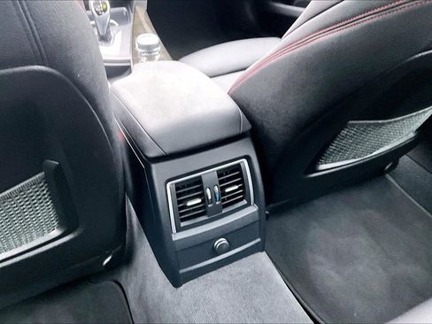 Used 2018 BMW 330i Gran Turismo xDrive image 31