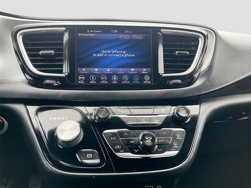 Used 2019 Chrysler Pacifica Touring-L w/ S Appearance Package image 14