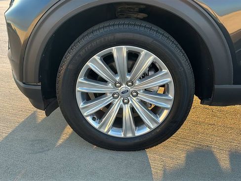 Used 2024 Ford Explorer Limited w/ Equipment Group 301A image 7