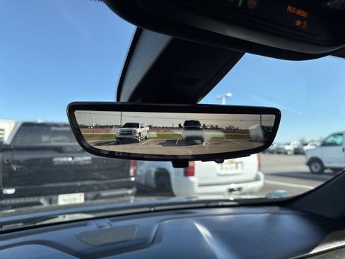 Used 2023 Chevrolet Traverse LT w/ Rear Camera Mirror Package AWD/4WD image 21