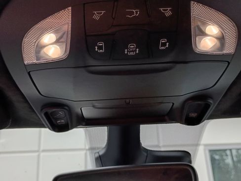 Used 2023 Chrysler Pacifica Pinnacle FWD image 24