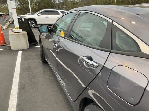 Used 2017 Honda Civic Touring image 10