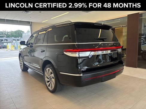 Certified 2024 Lincoln Navigator Premiere AWD/4WD image 2