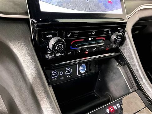 Used 2023 Jeep Grand Cherokee Limited w/ Black Appearance Package AWD/4WD image 14