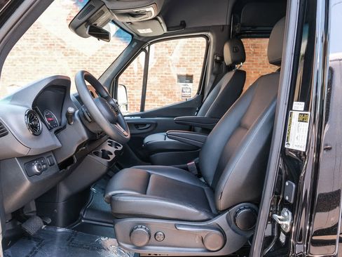 Used 2024 Mercedes-Benz Sprinter 2500 image 22