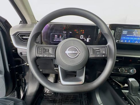 Used 2025 Nissan Kicks S image 9