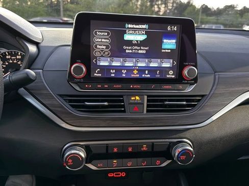 Used 2025 Nissan Altima 2.5 SV image 17