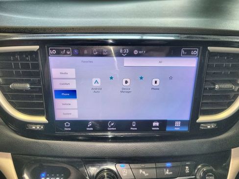 Used 2023 Chrysler Pacifica Touring-L FWD image 18