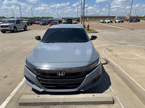 Used 2022 Honda Accord Sport image 4