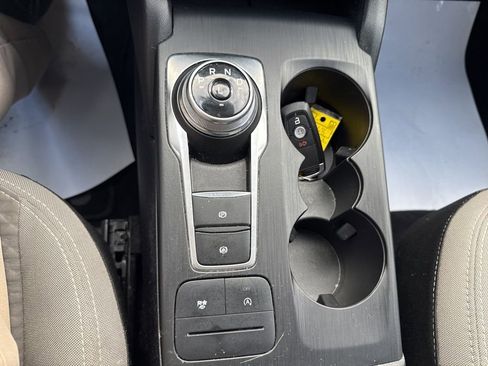 Used 2022 Ford Escape SE image 19