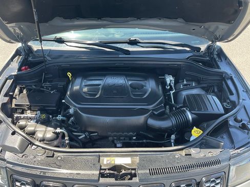 Used 2021 Jeep Grand Cherokee Laredo X AWD/4WD image 12