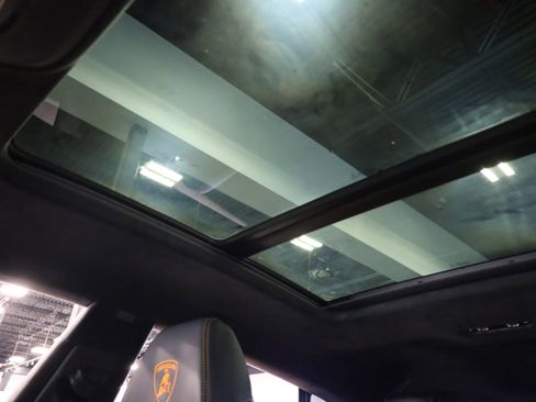 Used 2021 Lamborghini Urus image 34