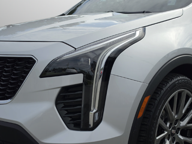 Used 2020 Cadillac XT4 Sport w/ LPO, Midnight Sport Package FWD image 13