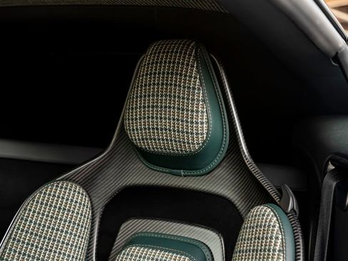 Used 2024 Aston Martin Valour RWD image 5
