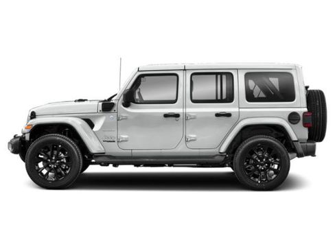 Used 2022 Jeep Wrangler Unlimited Sahara w/ Cold Weather Group AWD/4WD image 3