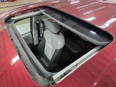 Used 2021 Toyota Sienna XSE image 3