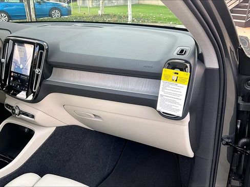 New 2026 Volvo XC40 B5 Plus w/ Protection Package Premier image 18