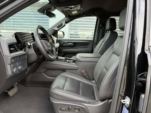 Used 2025 Chevrolet Suburban LT AWD/4WD image 20