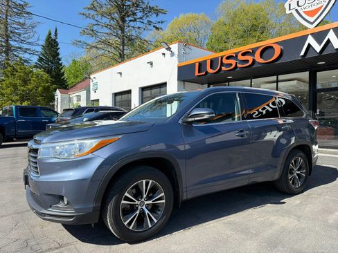 Used 2016 Toyota Highlander XLE AWD/4WD image 2
