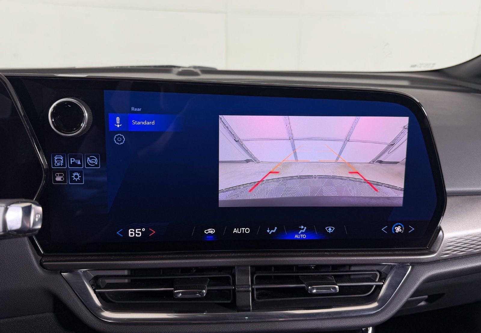 Certified 2025 Chevrolet Equinox EV LT FWD image 14